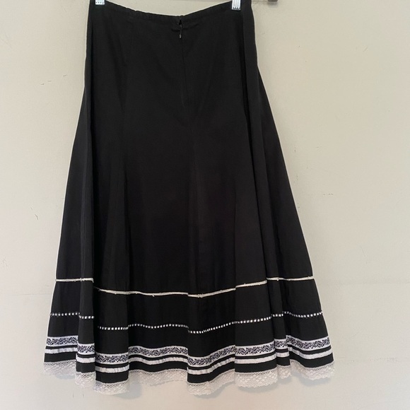 😍2/$20 Boho Sz 4 Black Cotton White Ribbon & Lace Embellished Midi Skirt - Picture 3 of 7